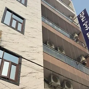 O Deluxe Hotel