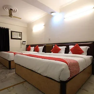Oyo 60476 Silver Hotel